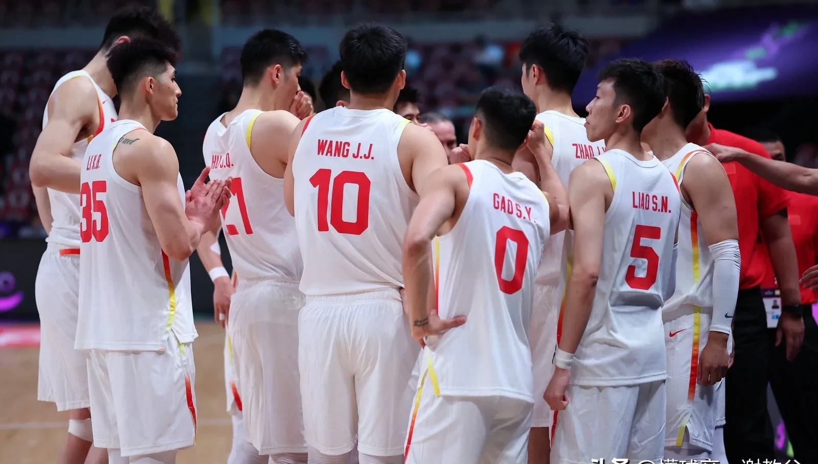 强队对抗!顶级球员迎来激烈较量的比赛